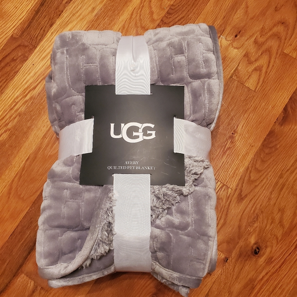 UGG Avery Quilted Pet Blanket